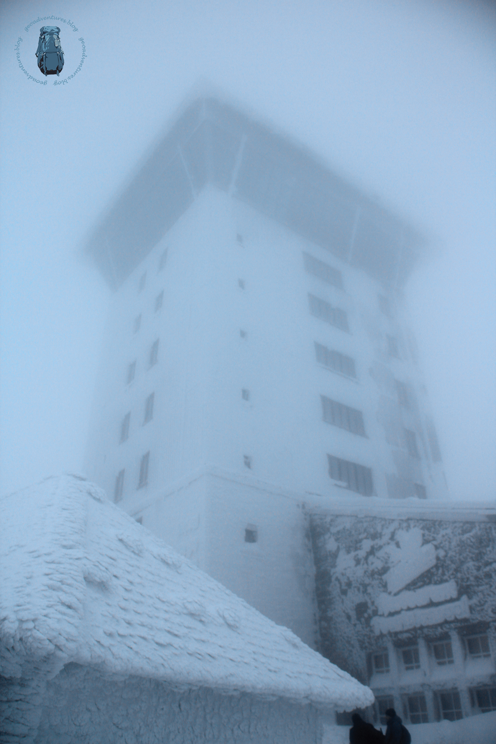 Brockenhotel im Nebel
