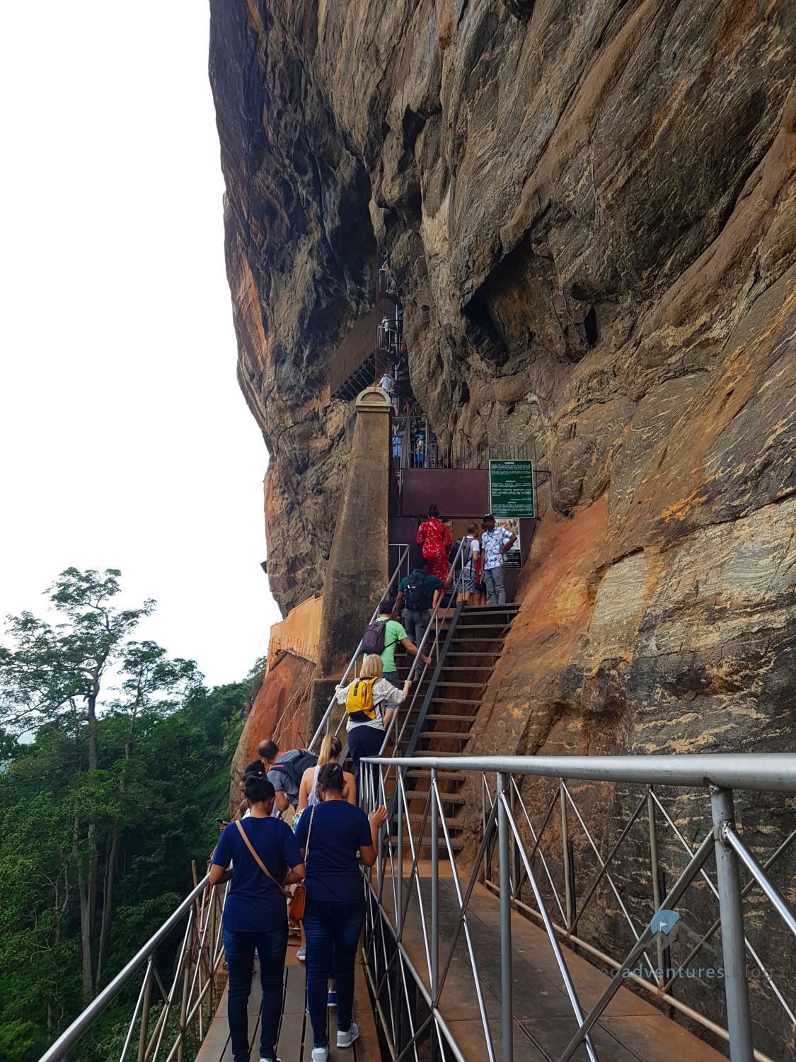Treppen zum Gipfel von Sigiriya Geocaching Sri Lanka