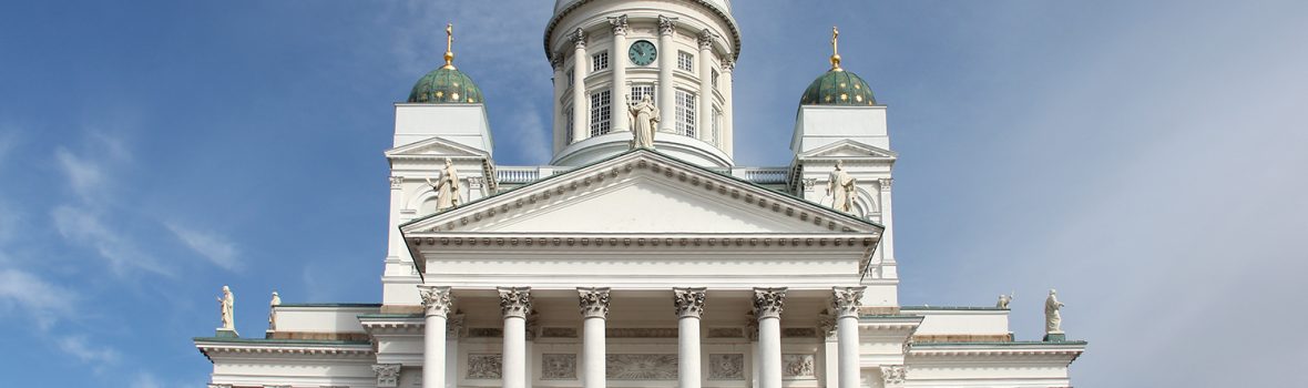 Stoppover Helsinki – Geocachen zwischen Freimaurern, Botanik, Dom und Kuchen in einer Krypta